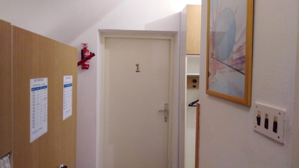 Rooms IVKA Bed and Breakfast in Jezerce