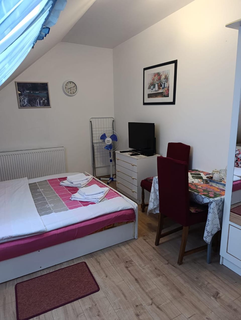 Rooms IVKA Bed and Breakfast in Jezerce