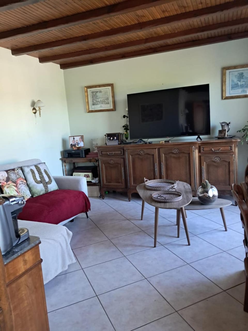 Communal lounge/ TV room, Living room