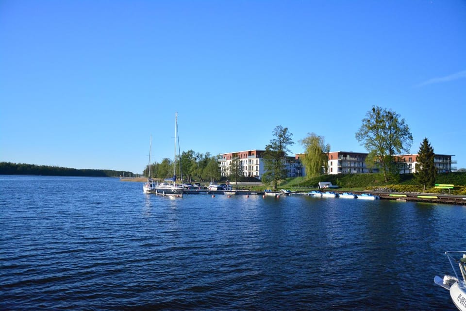 Property building, Nearby landmark, Neighbourhood, Natural landscape, Hiking