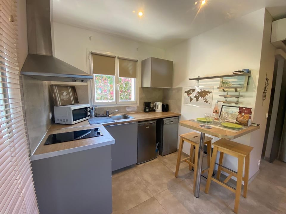 STUDIO pied village EZE - dans VILLA - Parking Gratuit House in Eze