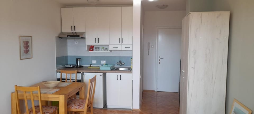 Coffee/tea facilities, Kitchen or kitchenette, Dining area, oven, pet friendly, stove