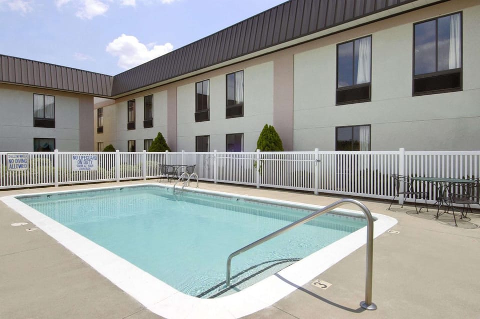 On site, Pool view