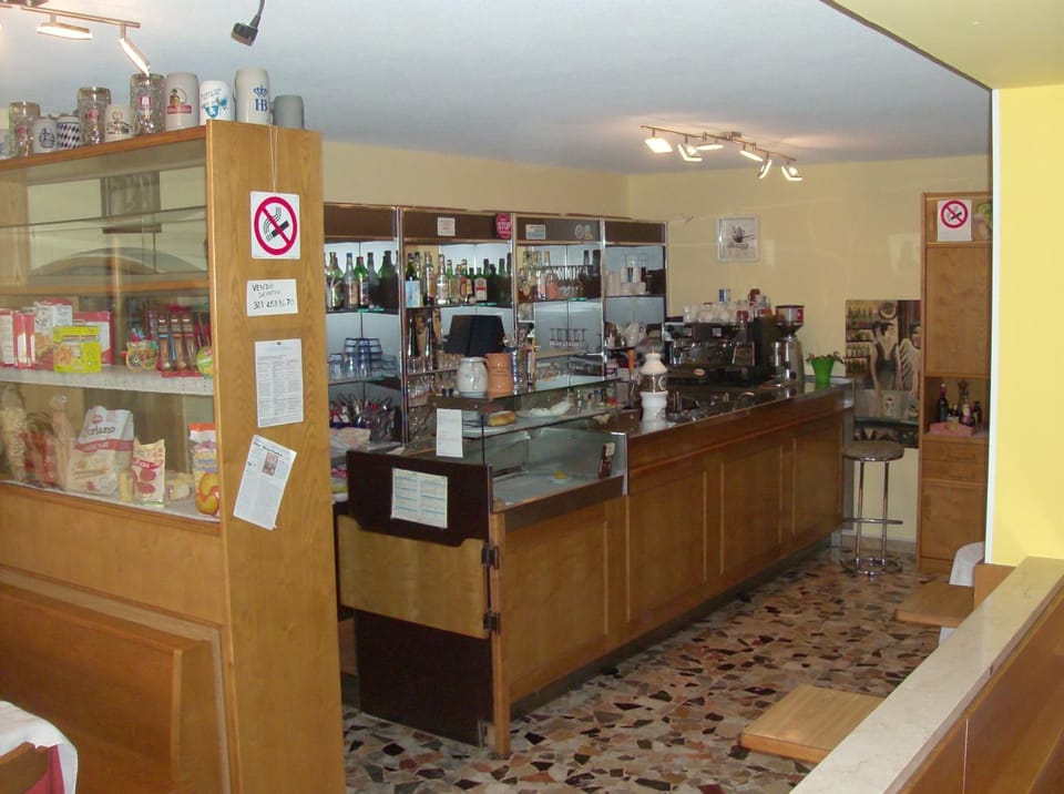 Lounge or bar, Lounge or bar