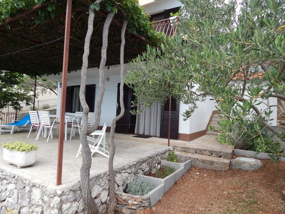 Location, children, Family