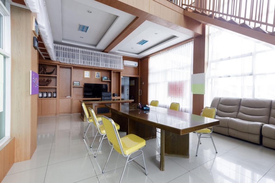 Seating area, Breakfast
