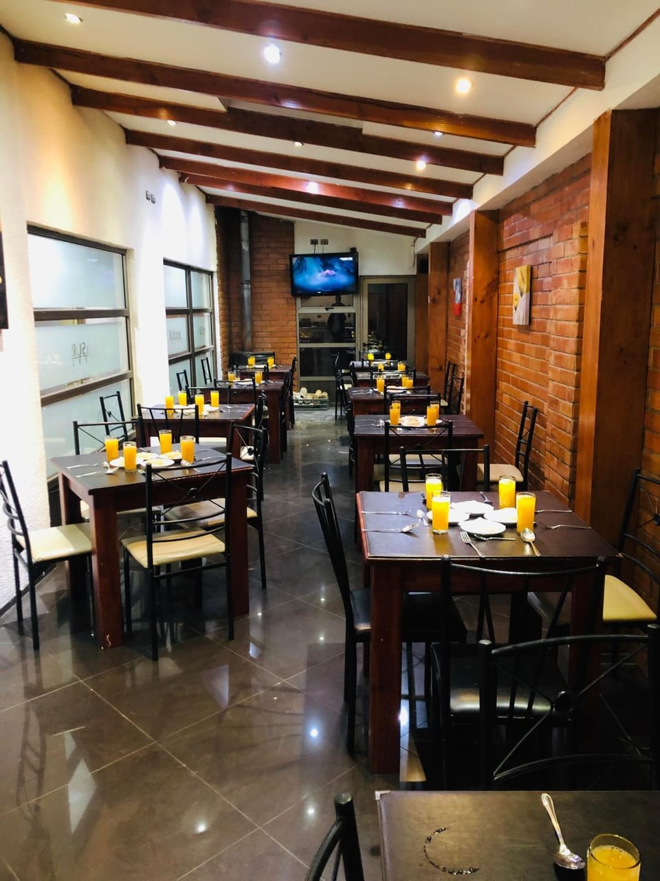 Restaurant/places to eat, Lounge or bar