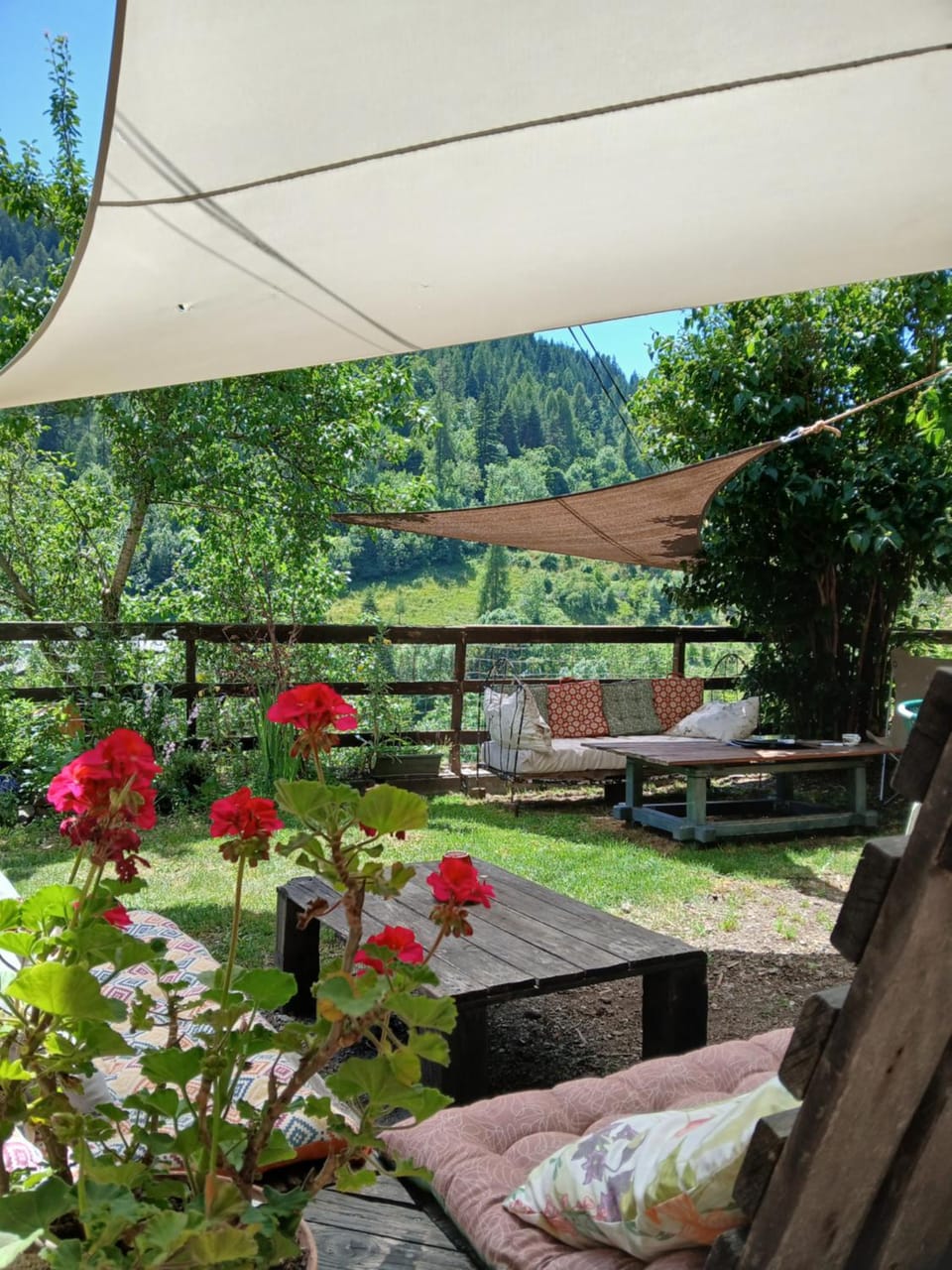 Day, Natural landscape, Garden, View (from property/room), Balcony/Terrace, Dining area, Garden view