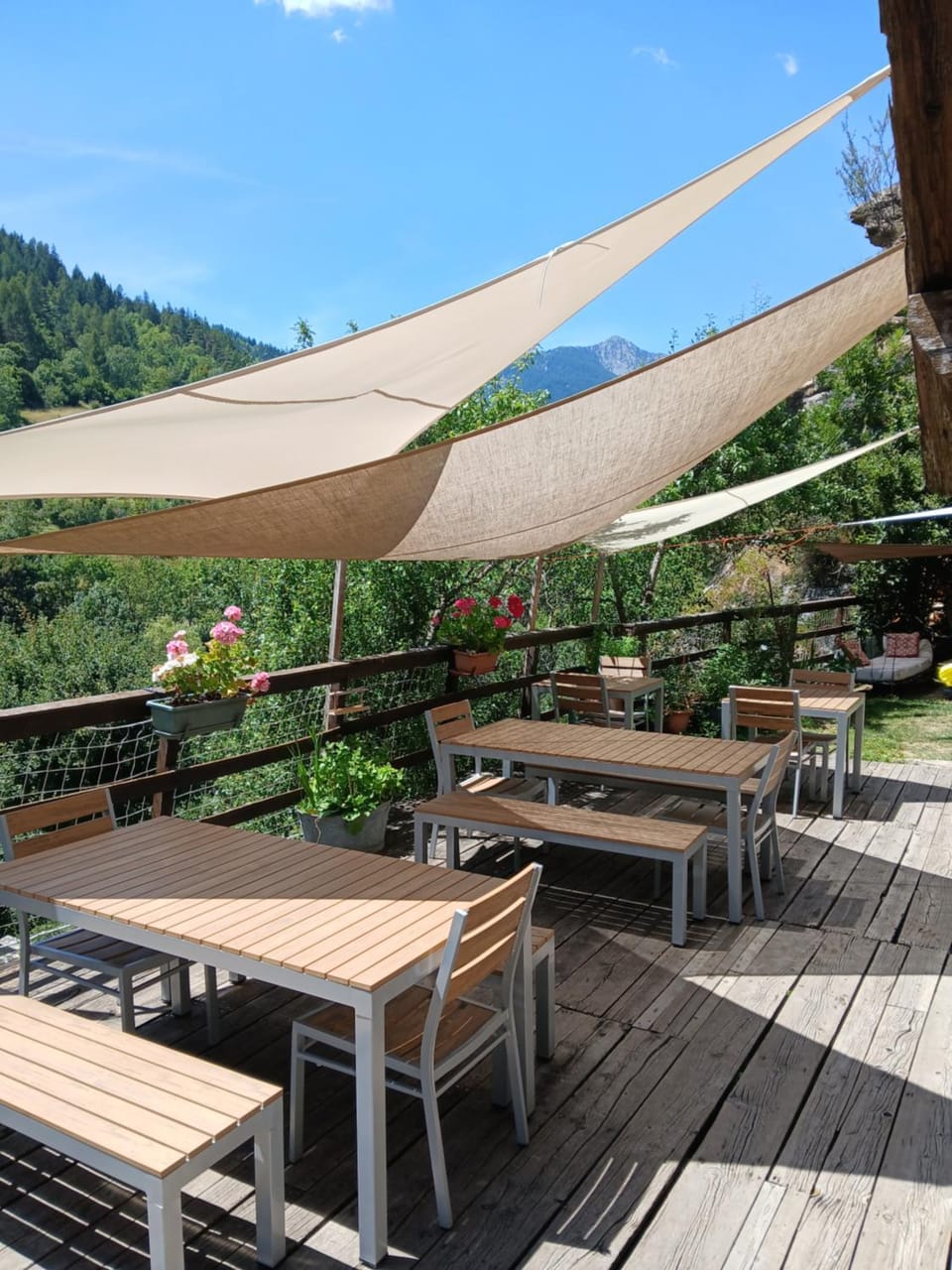 Patio, Restaurant/places to eat, Day, Natural landscape, View (from property/room), Balcony/Terrace, Mountain view
