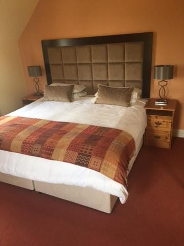 Keanes of Curraheen, Bar, Restaurant & Accommodation Bed and Breakfast in County Kerry