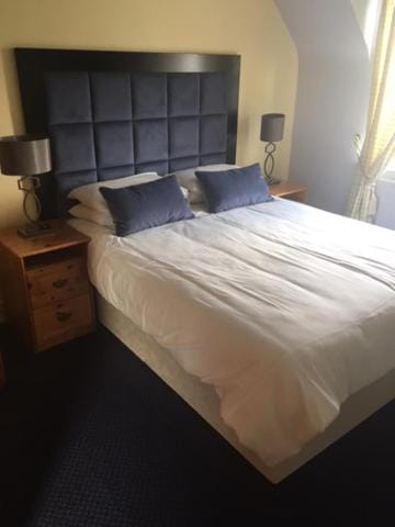 Keanes of Curraheen, Bar, Restaurant & Accommodation Bed and Breakfast in County Kerry
