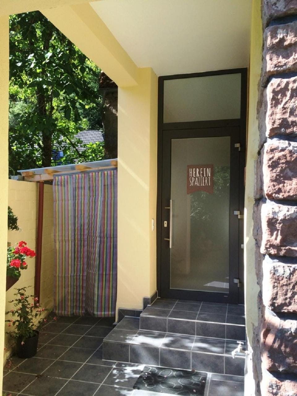 Facade/entrance