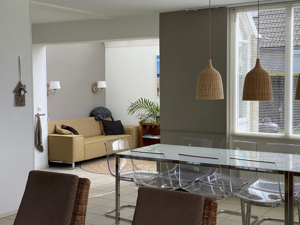 Nightclub / DJ, Lounge or bar, Seating area