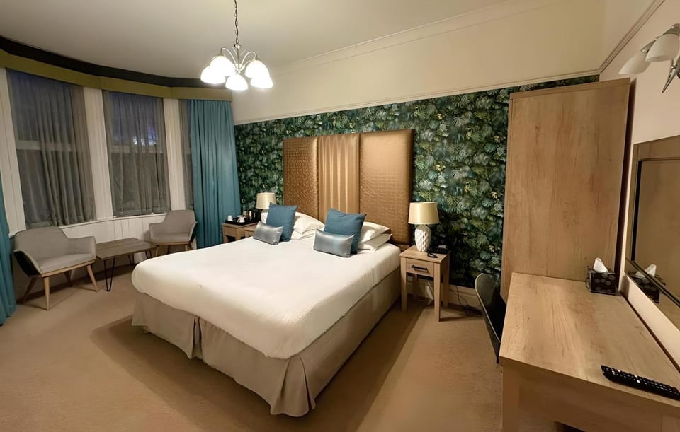 Bed, TV and multimedia, Photo of the whole room, Bedroom, hair dresser, wardrobe