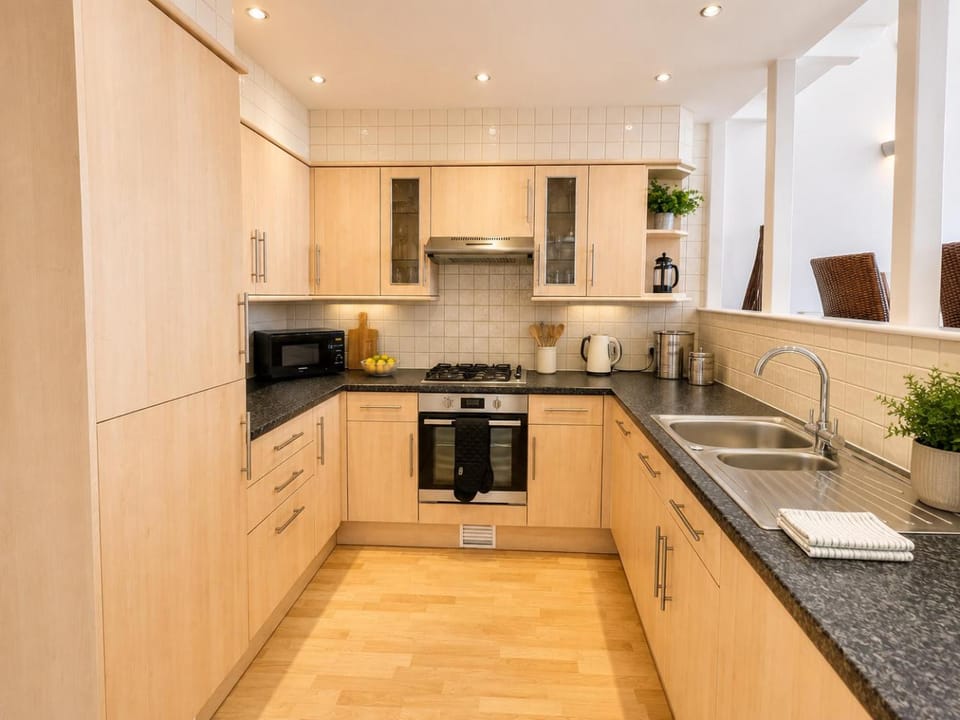 Family Coastal Retreat - Ocean Views - Private Balcony - Westward Ho! House in Westward Ho