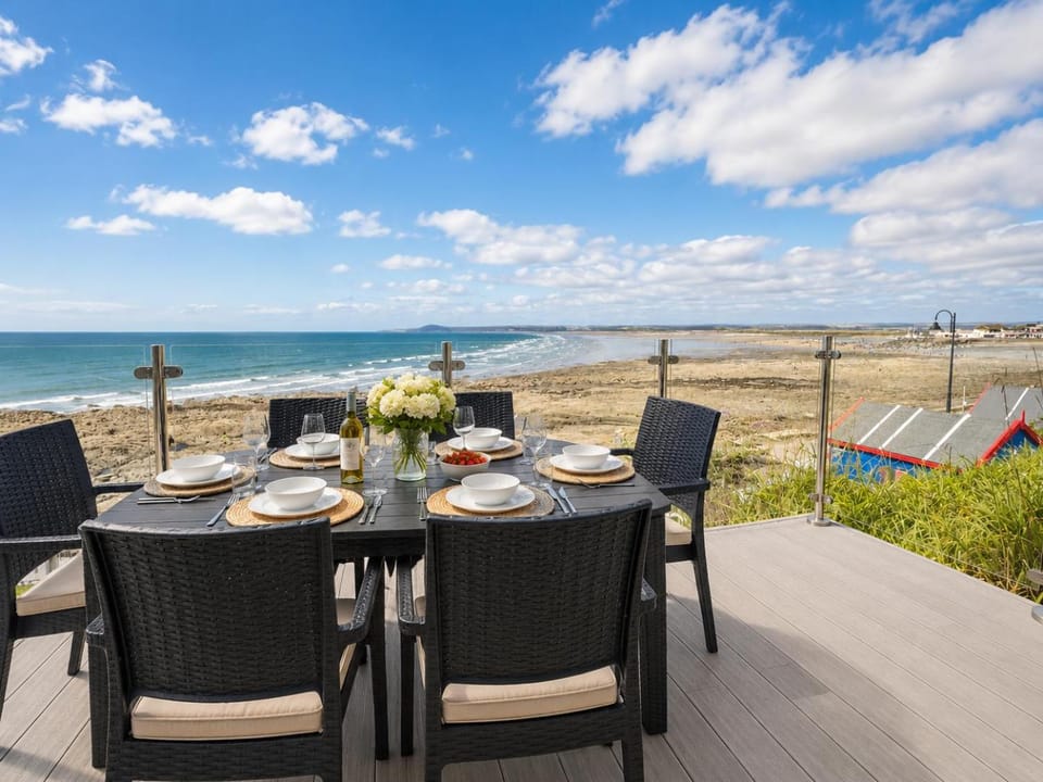Family Coastal Retreat - Ocean Views - Private Balcony - Westward Ho! House in Westward Ho