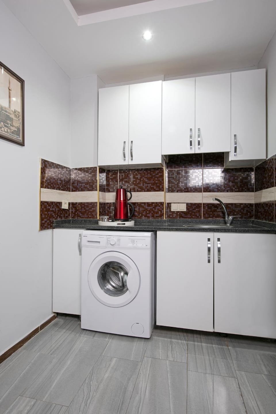 Kitchen or kitchenette, washing machine