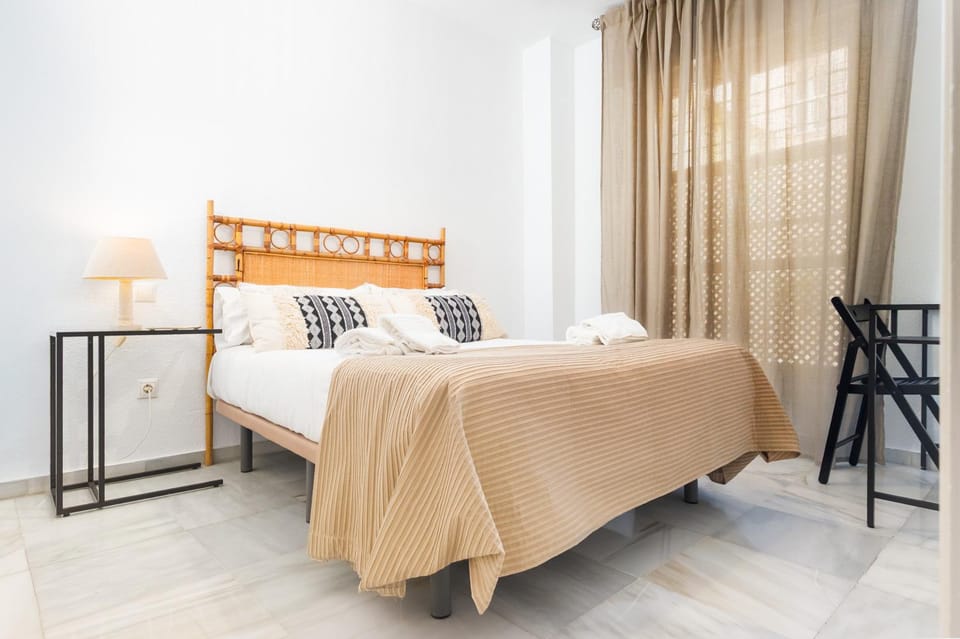 Bed, towels