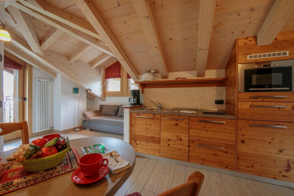 Kitchen or kitchenette, Living room