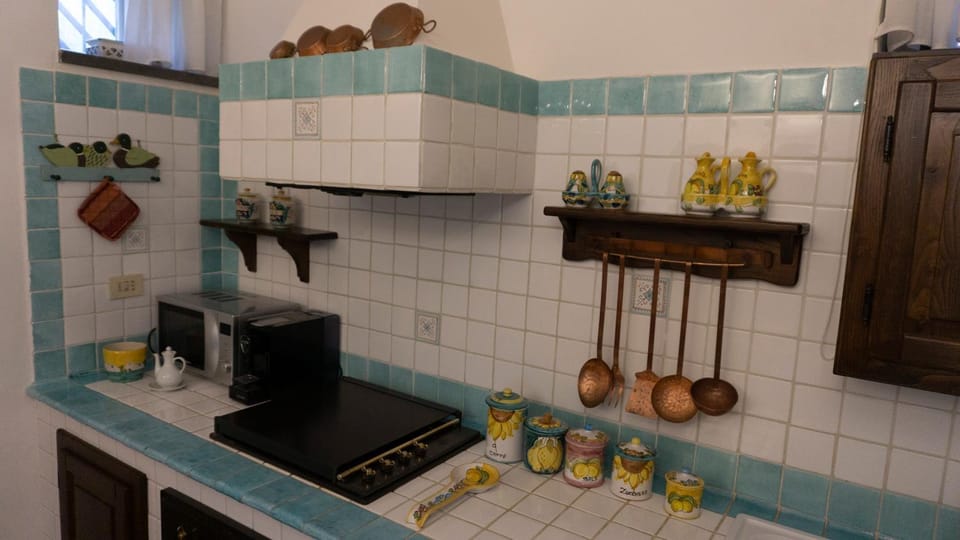 Communal lounge/ TV room, Day, Coffee/tea facilities, Kitchen or kitchenette, Dining area, Communal kitchen, On site
