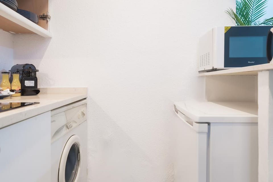 Kitchen or kitchenette, washing machine