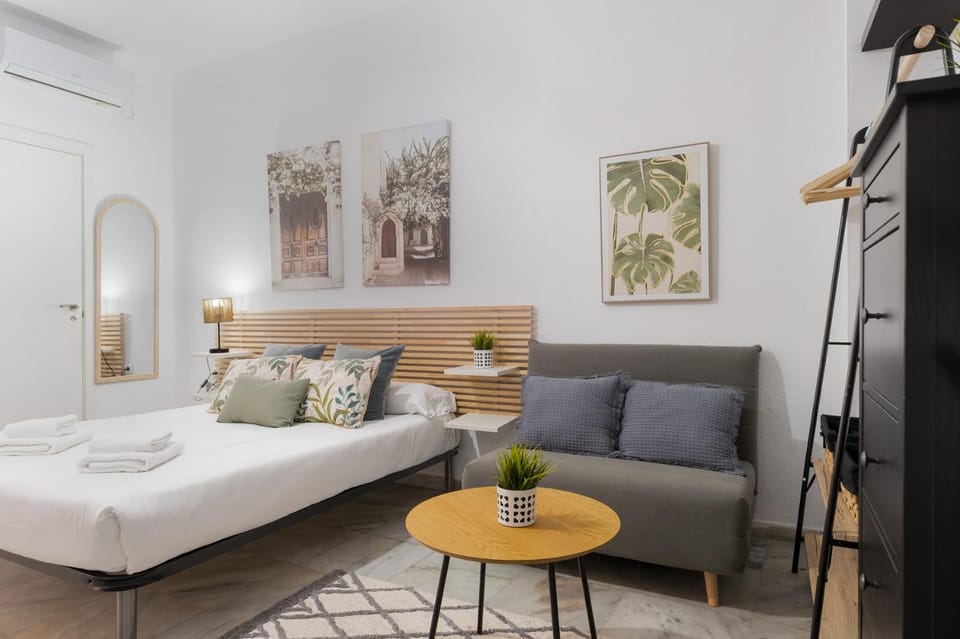 Bed, Seating area
