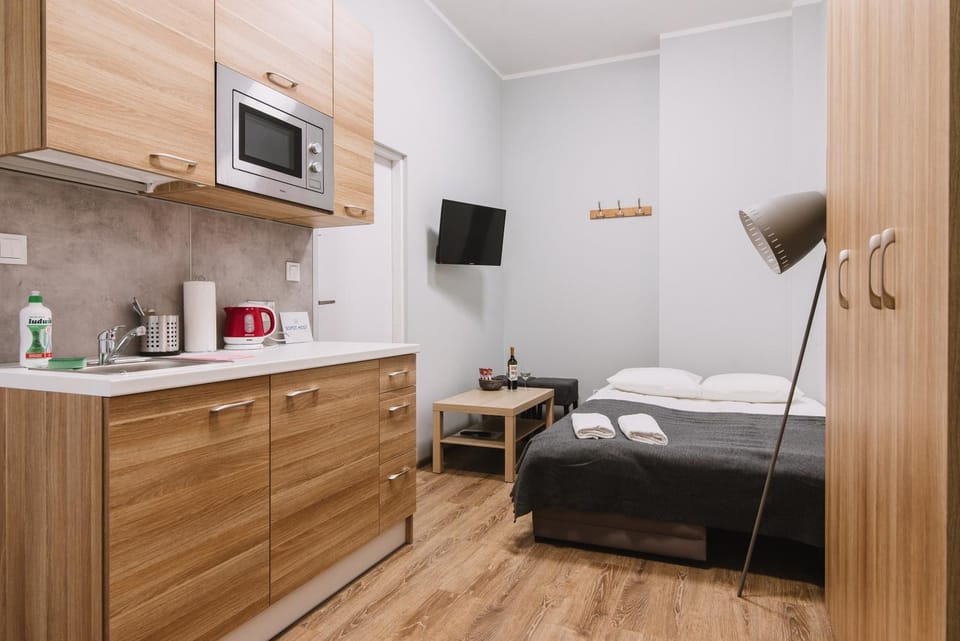 Bed, TV and multimedia, Kitchen or kitchenette, Photo of the whole room, Bedroom, towels