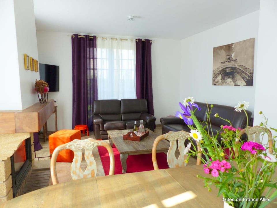 Grande maison contemporaine avec piscine et animaux admis - FR-1-489-134 House in Auvergne-Rhône-Alpes