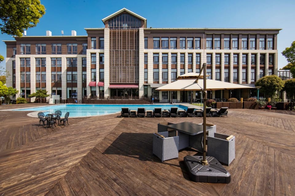 Property building, Swimming pool, Swimming pool, sunbed