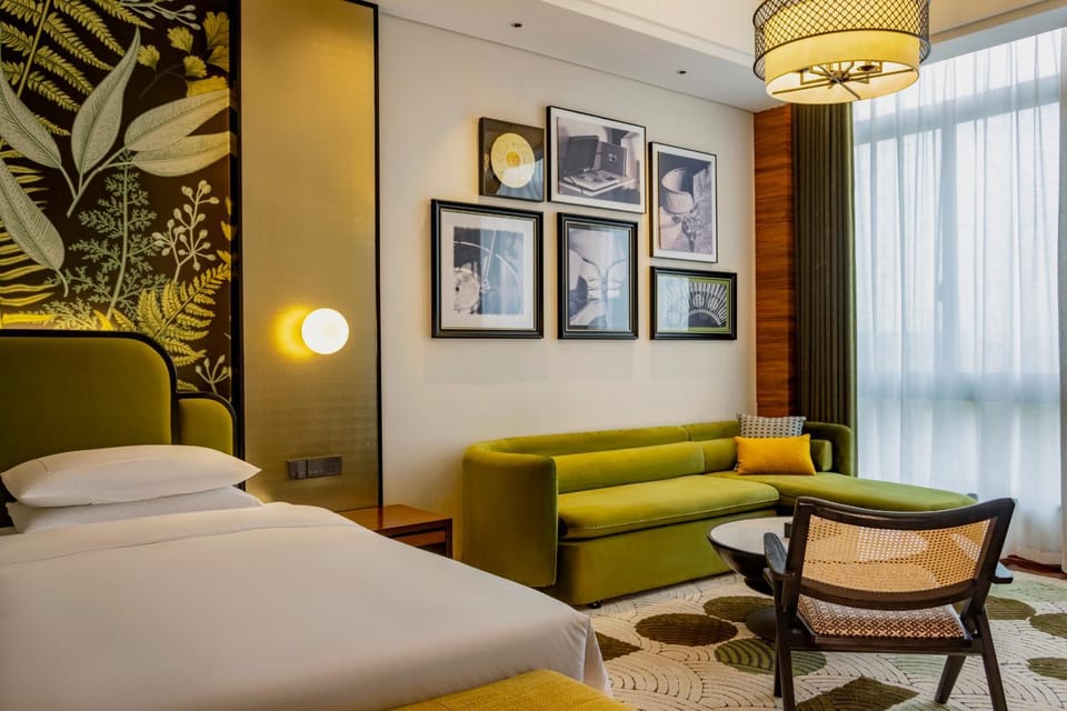 Bed, Seating area