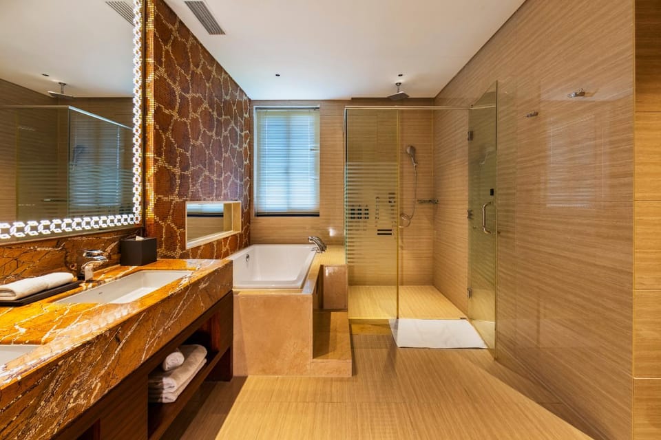 Shower, Toilet, Bathroom, Bath