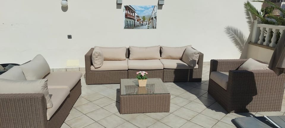 Balcony/Terrace, sunbed