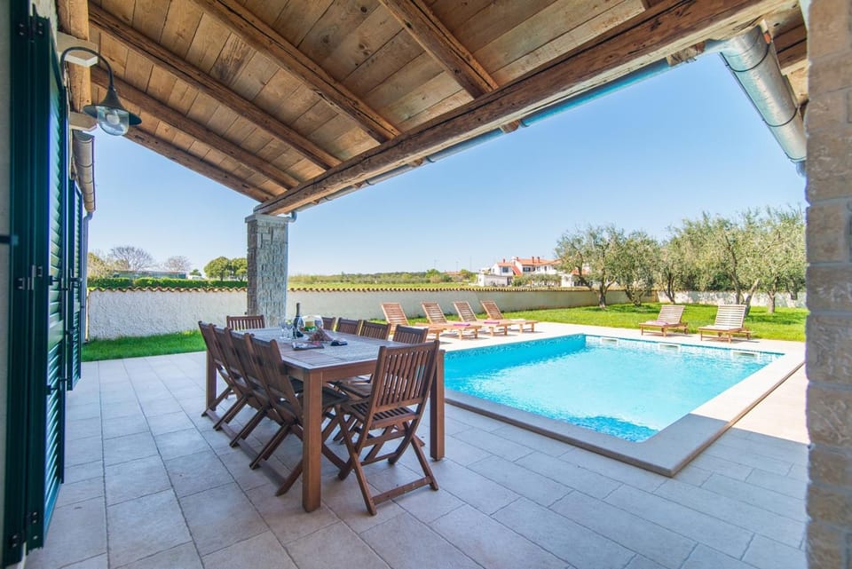 Balcony/Terrace, Dining area, Swimming pool