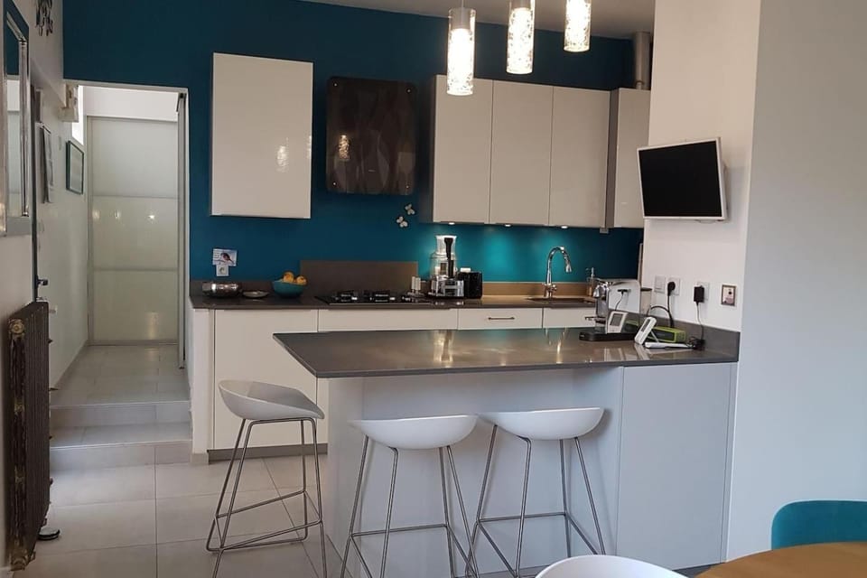 Kitchen or kitchenette, Dining area, dishwasher, stove