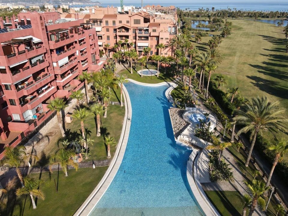 Beach, Area and facilities, Swimming pool, Swimming pool
