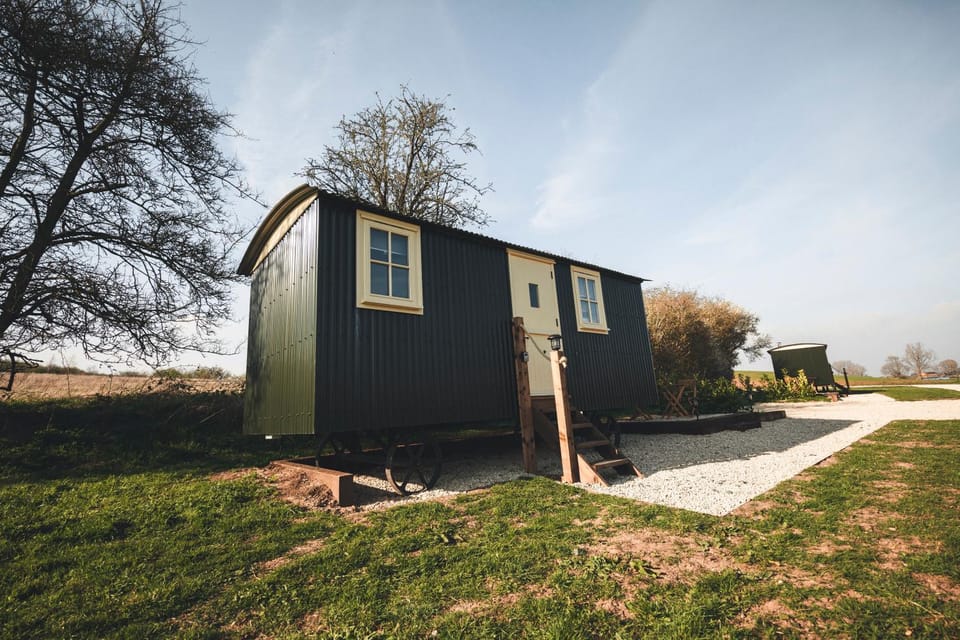 Avon Riverside Glamping Campground/ 
RV Resort in England
