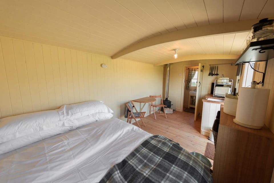 Avon Riverside Glamping Campground/ 
RV Resort in England