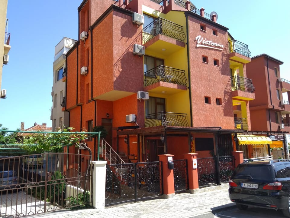 Facade/entrance