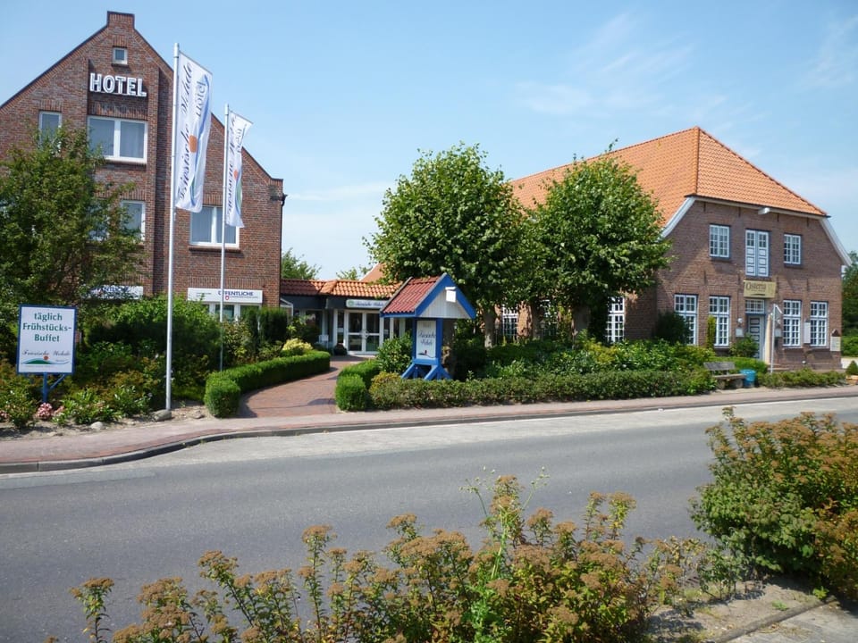 Facade/entrance
