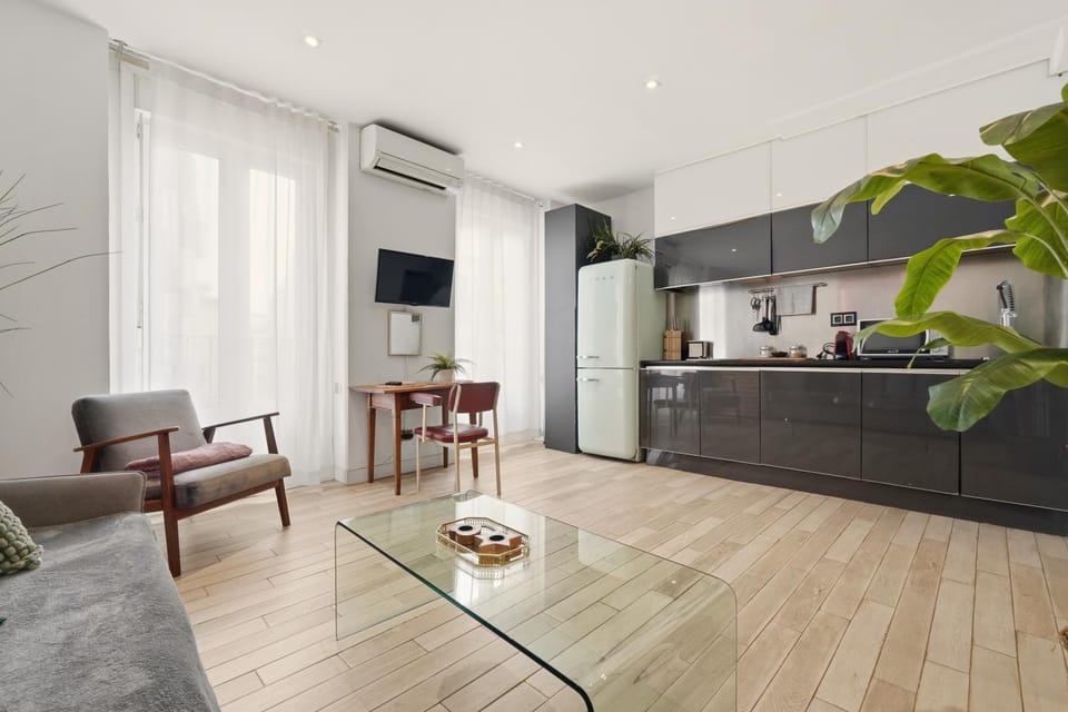 Kitchen or kitchenette, Living room, Dining area