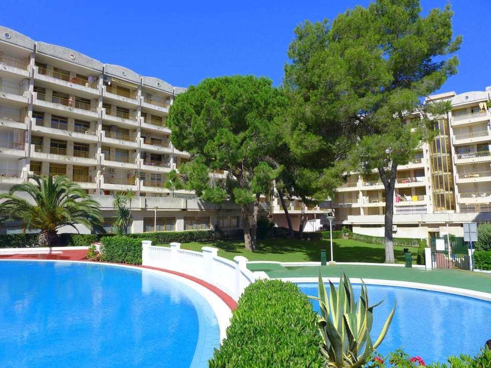 Property building, Swimming pool, Swimming pool