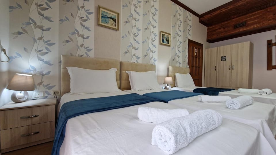 Bed, Photo of the whole room, Bedroom, towels
