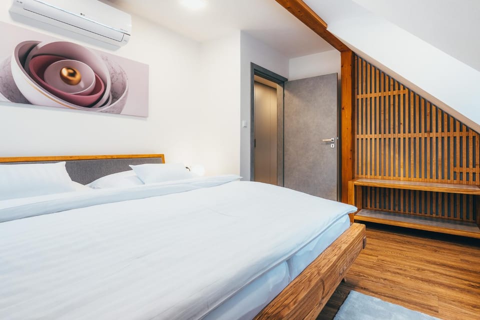 Bedroom, air conditioner