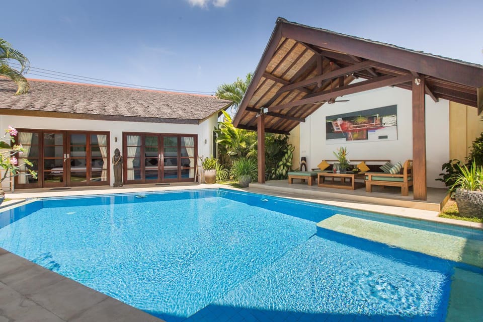 Property building, Balcony/Terrace, Swimming pool, Swimming pool