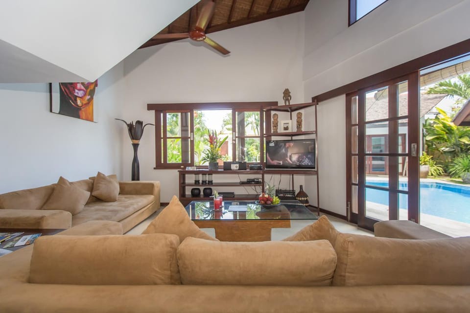 Communal lounge/ TV room, Living room, Seating area, Swimming pool