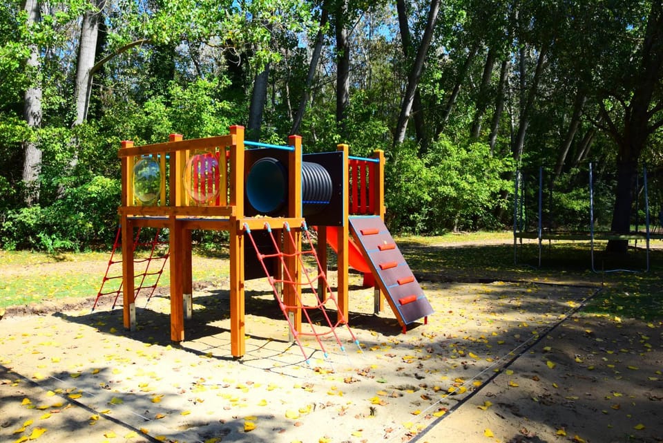 Children play ground, Area and facilities
