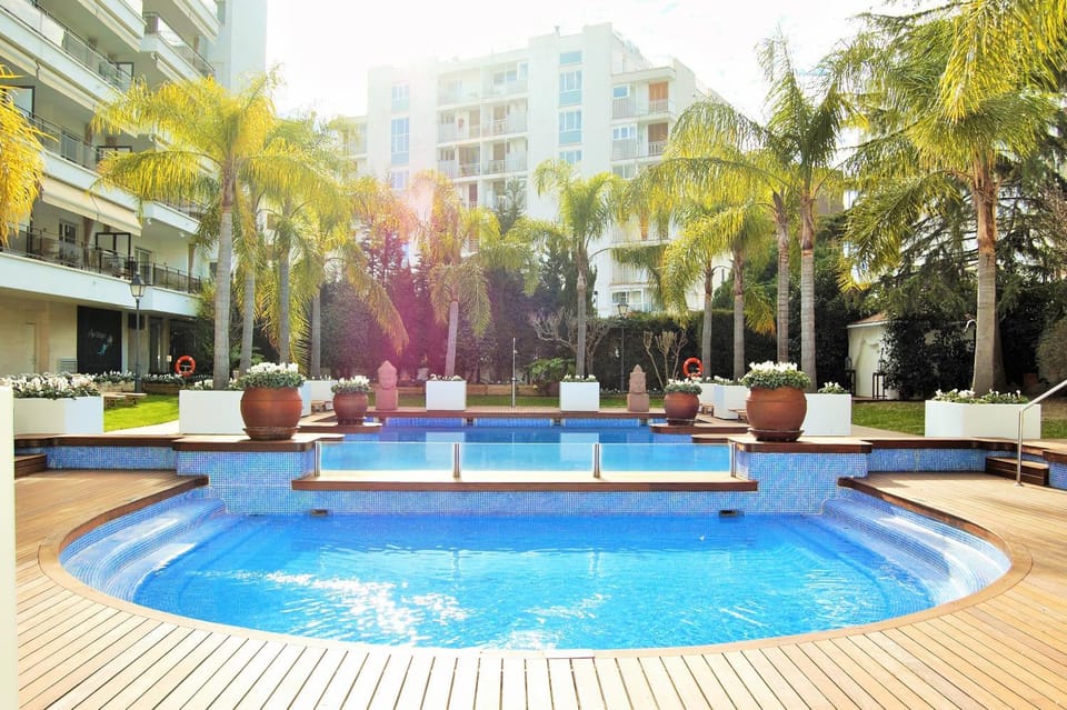 Swimming pool, Swimming pool