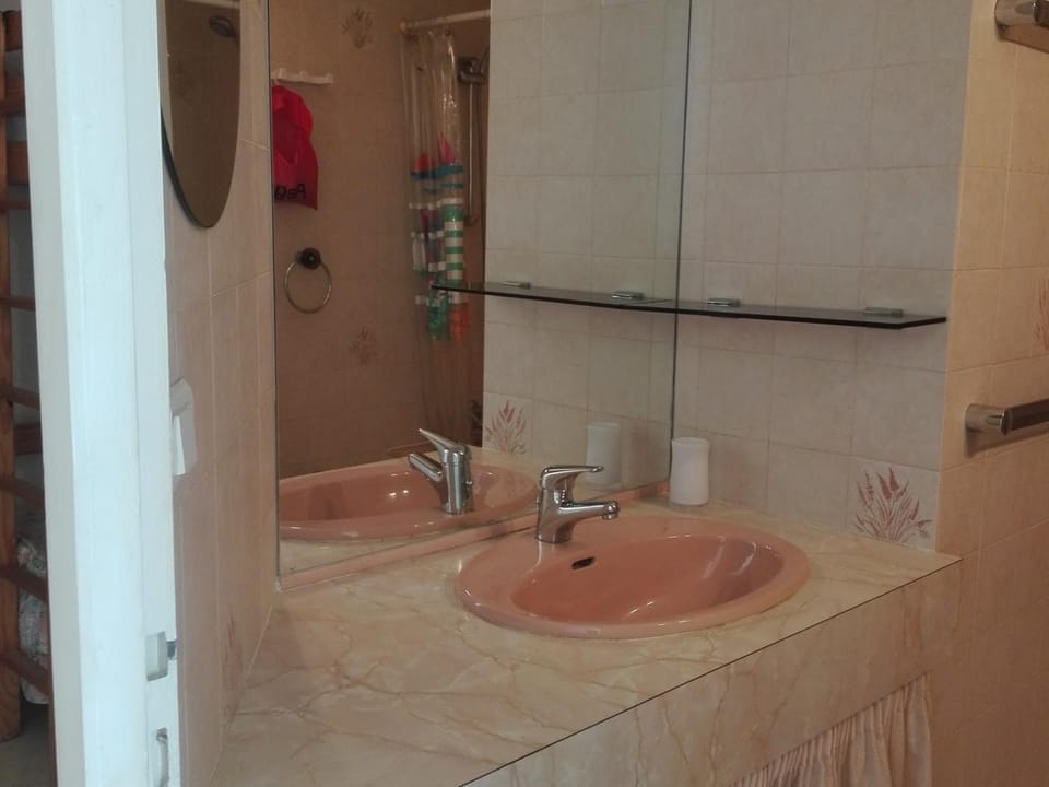Studio Confortable 4 Pers, Face Plage, Sud - FR-1-331-87 Apartment in Les Sables-d'Olonne