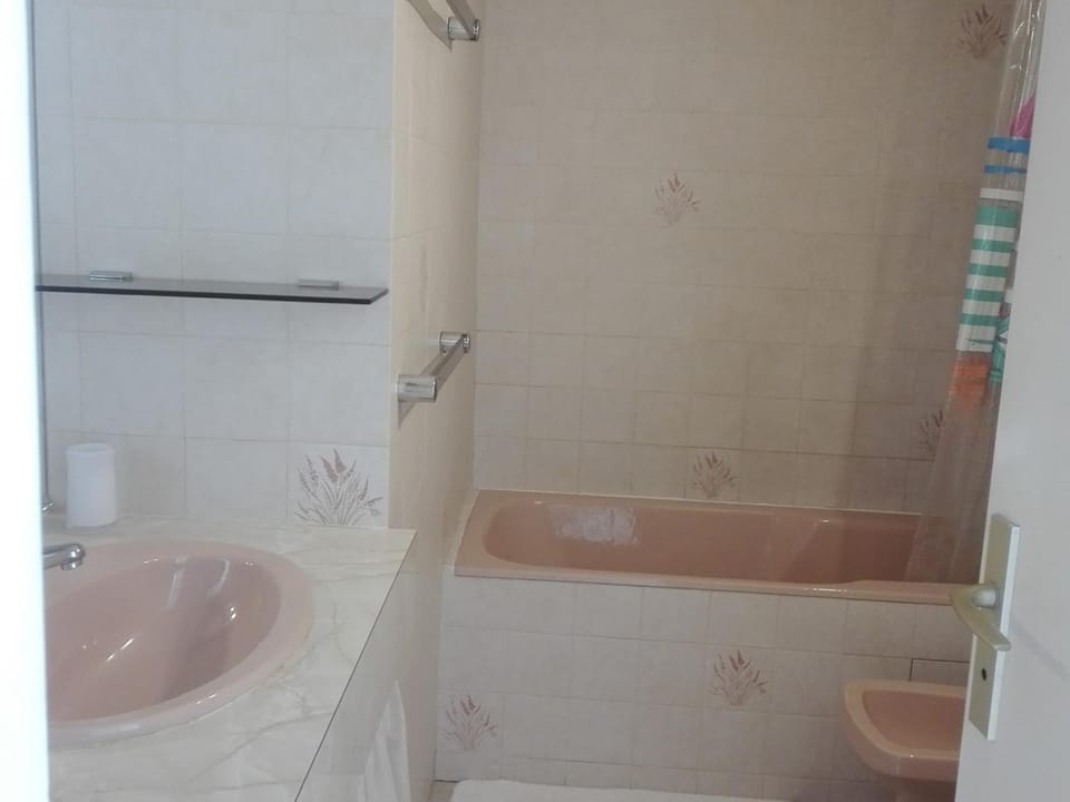 Studio Confortable 4 Pers, Face Plage, Sud - FR-1-331-87 Apartment in Les Sables-d'Olonne
