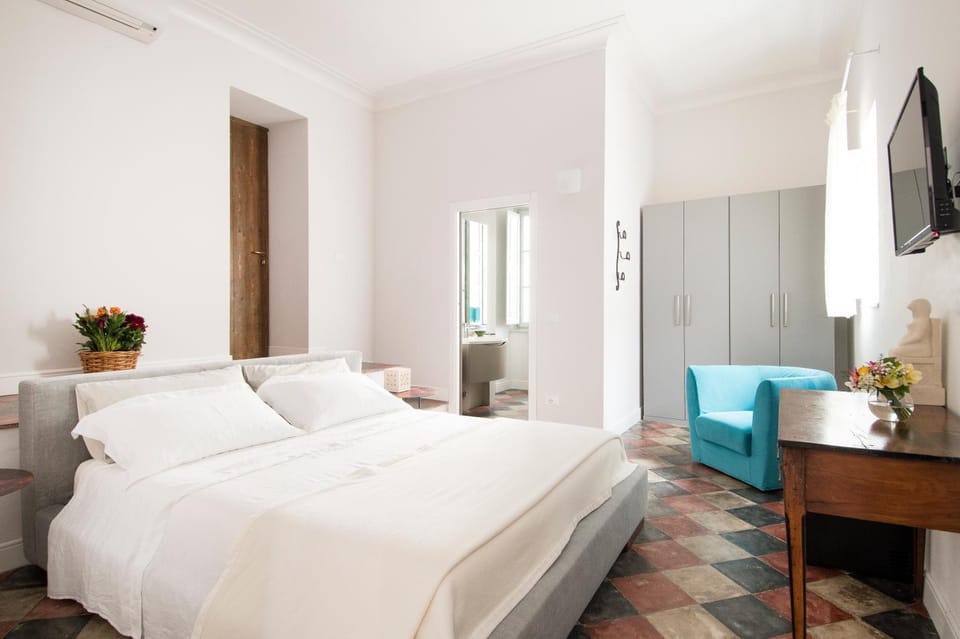 Bed, TV and multimedia, Photo of the whole room, Bedroom, wardrobe